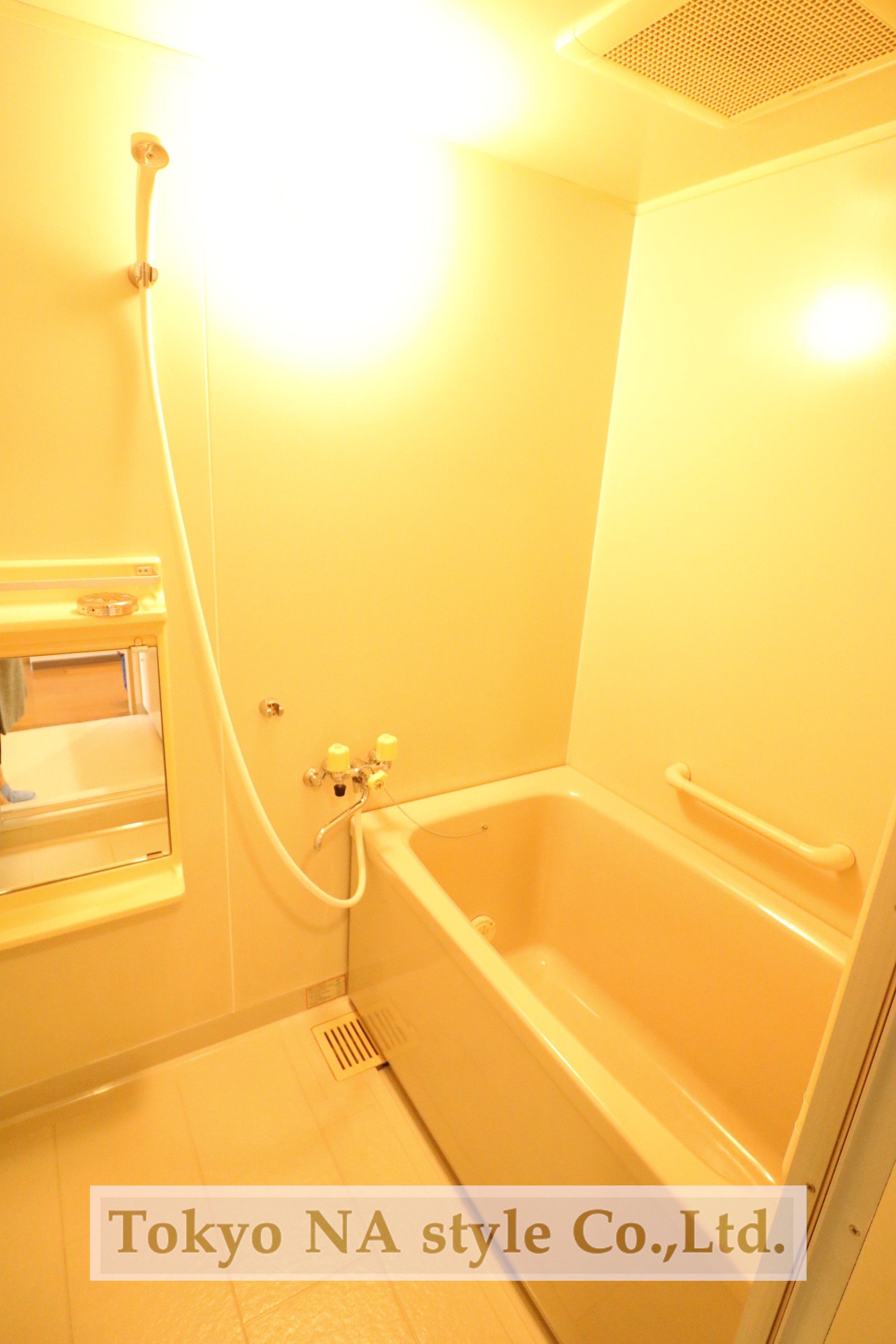 別室参考写真　追焚機能付の浴室