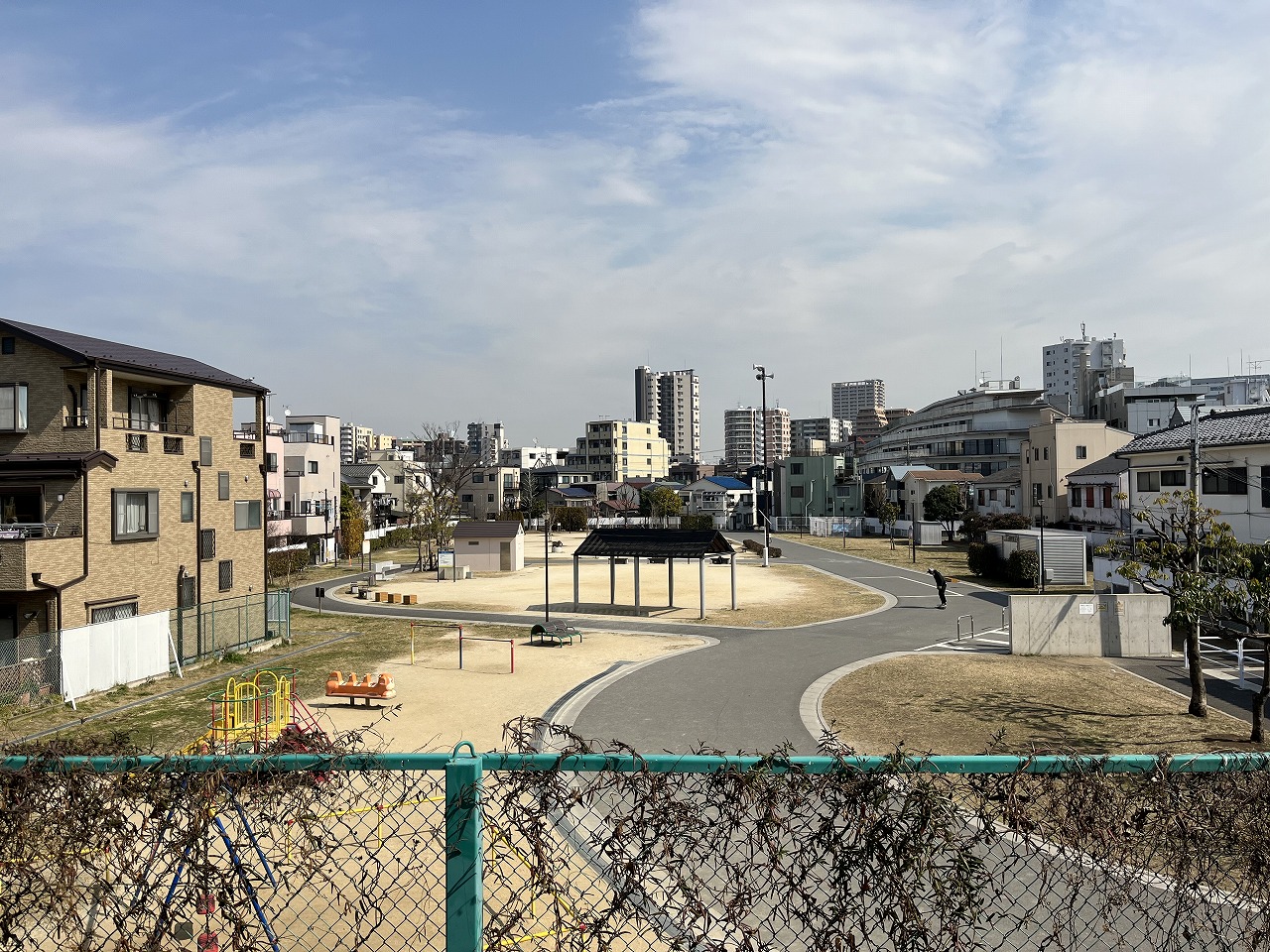 裏が公園で景観良好です！